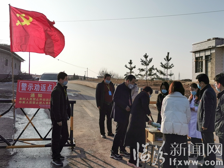 让党旗在山西省乡宁县防疫一线高高飘扬!