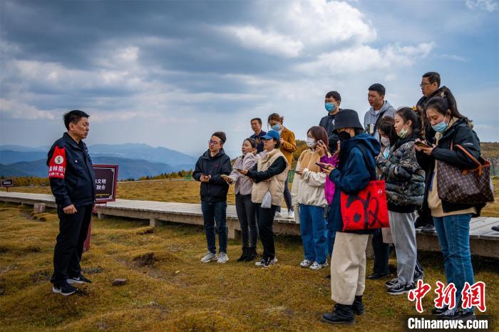 “美丽中国 网络媒体生态行”山西篇网络主题活动记者团走进马仑草原 马梦迪 摄