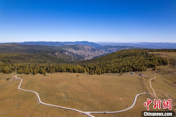马仑草原，风景如画。　马梦迪 摄