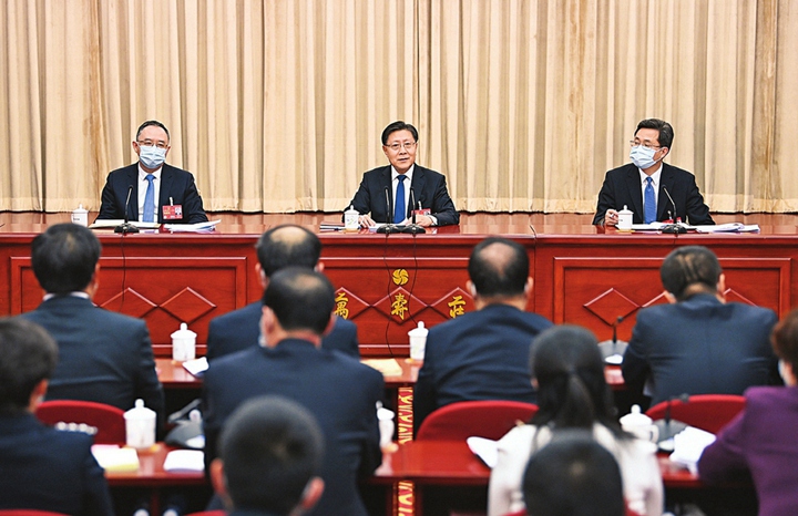 山西代表团审议政府工作报告 王东明参加 蓝佛安主持并发言 金湘军发言