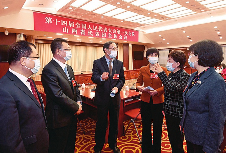  山西代表团讨论酝酿拟提出的重点建议