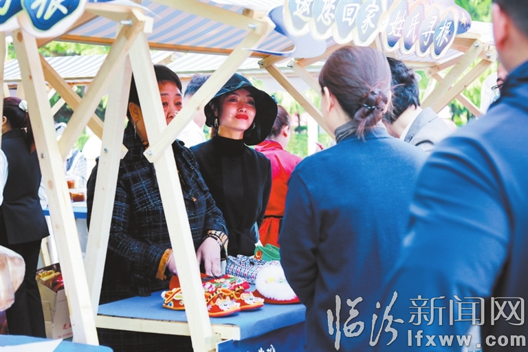 非遗产品广受青睐.jpg