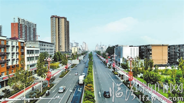 城市“双品质”建设中,侯马新田路面貌焕然一新.jpg