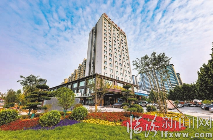 鲜花扮城 靓城提质.jpg