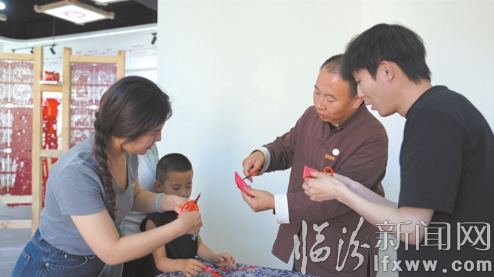 方寸剪纸 匠心传承.jpg