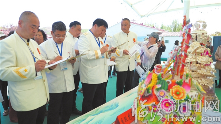 认真评比 严格打分.jpg