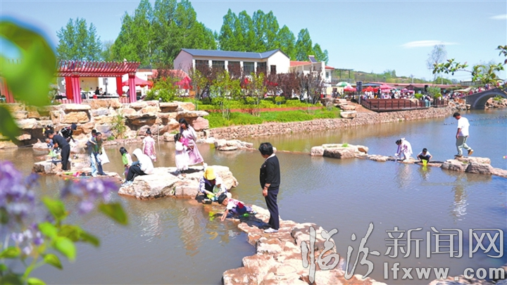 亲子戏水 幸福生活.jpg