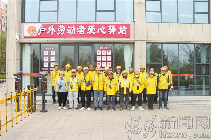 洪洞县党群服务中心“暖新、暖心走进外卖小哥”服务外景.jpg