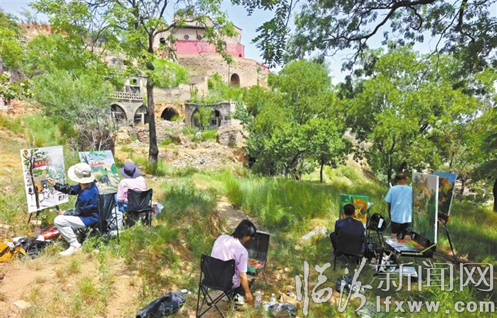 画笔绘就古村落 艺术浸润黄土地.jpg