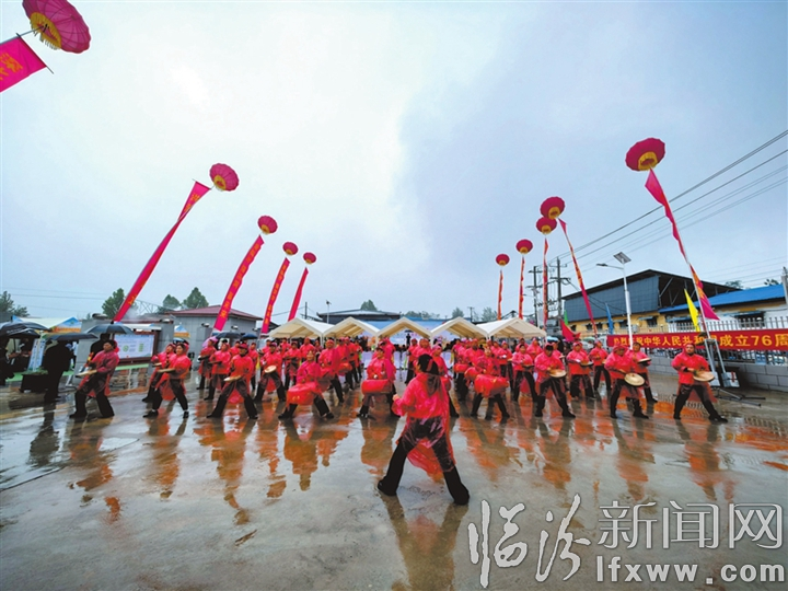 锣鼓震天.jpg