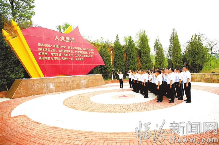 党建引领凝心铸魂.jpg