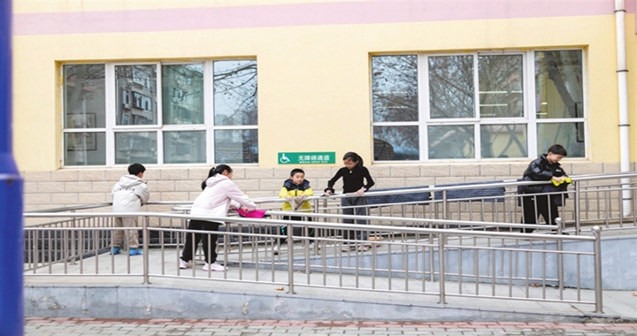 临汾：人人学雷锋 传递真善美