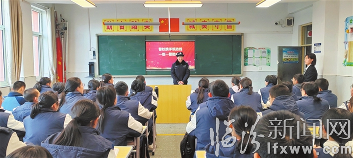 “班警”入班宣讲安全知识.jpg