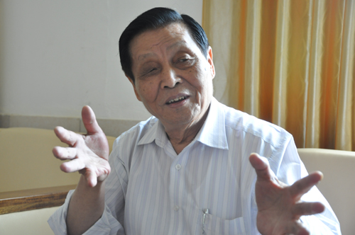 2.2陈清河老先生向我们讲述安溪藤铁工艺的发展历史