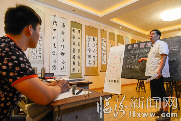 同学们认真听课