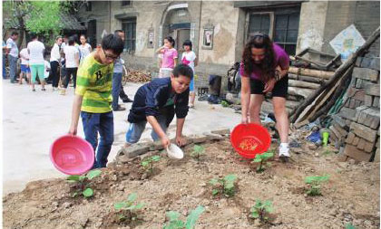 志愿者到帮扶对象家中义务劳动
