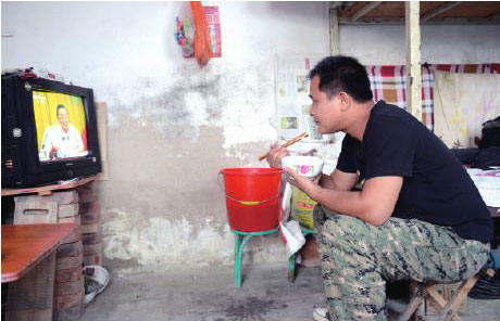 《新闻联播》是他每天的必修课