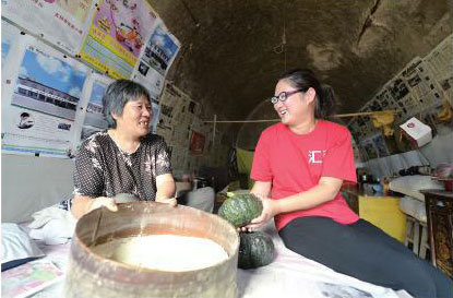 与农村留守老人结对子