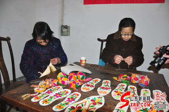 06、民间手工纳鞋垫技艺展示