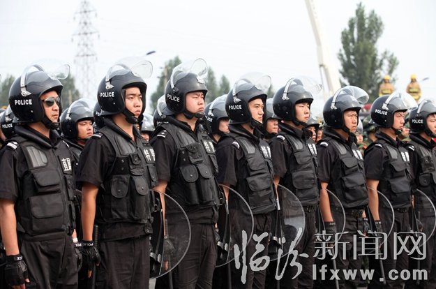 我市举行反恐应急演练