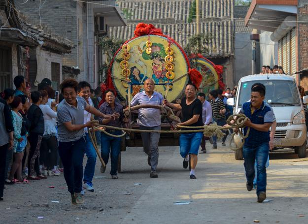 襄汾：“乡村F1” 尉村跑鼓车