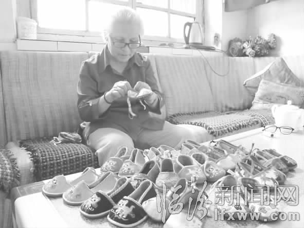 临汾古稀老人与她的手工布鞋
