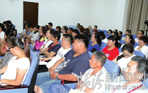 临汾市扶贫办组织农村青年参加电商培训