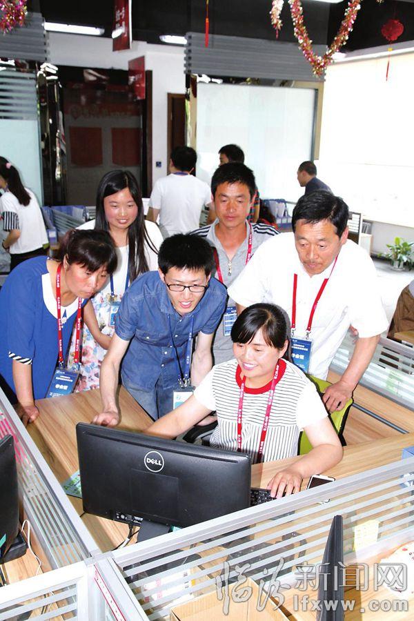 临汾市扶贫办组织农村青年参加电商培训