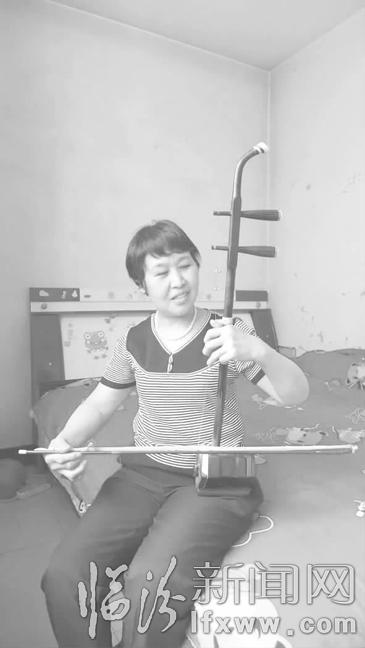 因为爱,翼城残疾人周爱玲用双拐撑起一个苦难的家