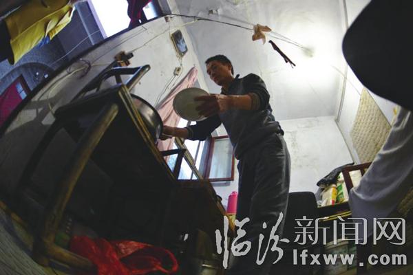 临汾农民工柴双锁照顾高位截瘫妻子22年爱重如山