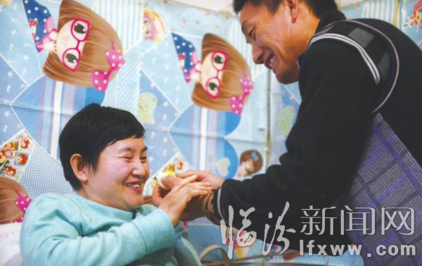 临汾农民工柴双锁照顾高位截瘫妻子22年爱重如山