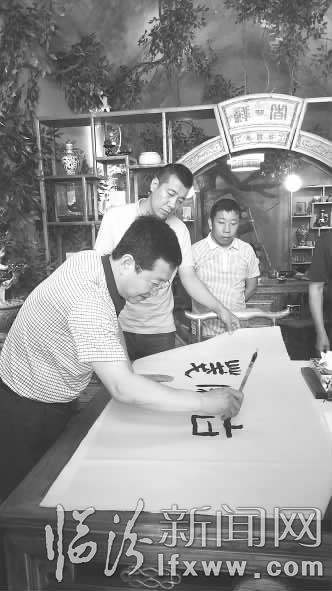 韩少辉现场传授书写技巧