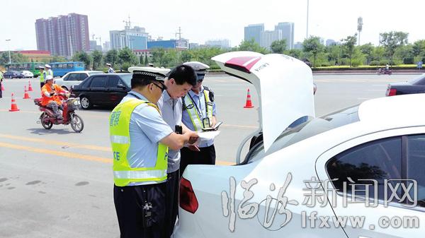 临汾交警查违法除隐患降事故保安全