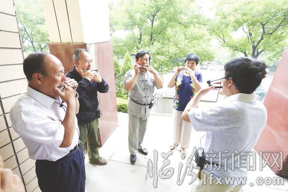 临汾市老干部活动中心载歌载舞迎七一