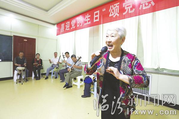 临汾市老干部活动中心载歌载舞迎七一