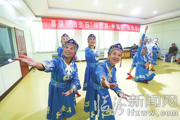 临汾市老干部活动中心载歌载舞迎七一