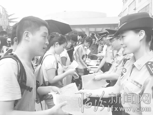 大学生征兵动员宣传活动在山西师大举行