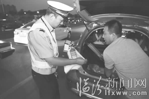 夜查酒驾 查违除患