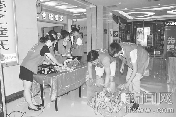 临汾市两名贫困小学生受资助