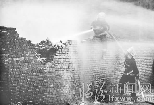 临汾市区鼓楼广场东一巷昨日起火 未有人员伤亡