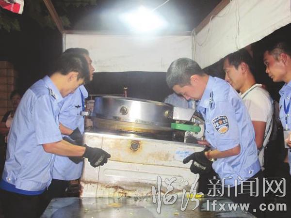 临汾:市容城警齐登场 40余处违章摊点被清除