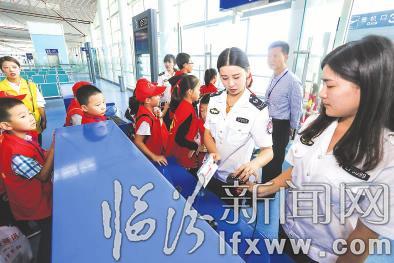 坐着公交“访”机场 感受临汾新变化