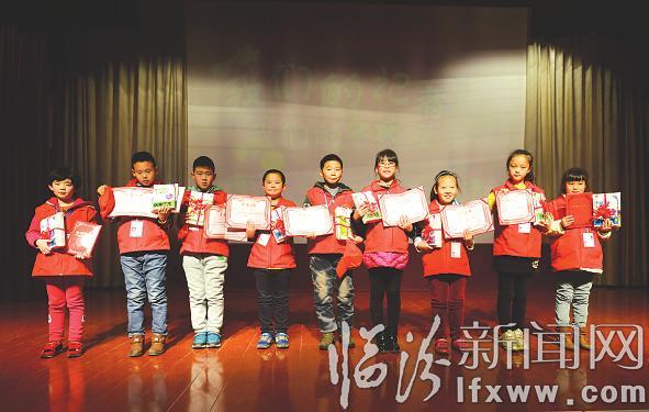 临汾晚报:大小记者同牵手 欢快共度记者节