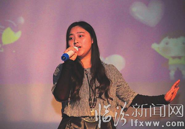 临汾晚报:大小记者同牵手 欢快共度记者节