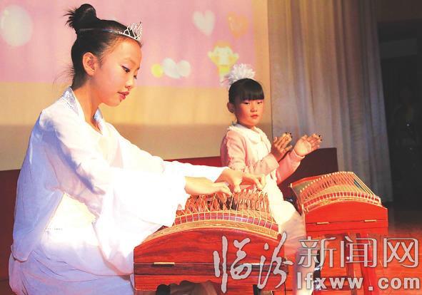 临汾晚报:大小记者同牵手 欢快共度记者节