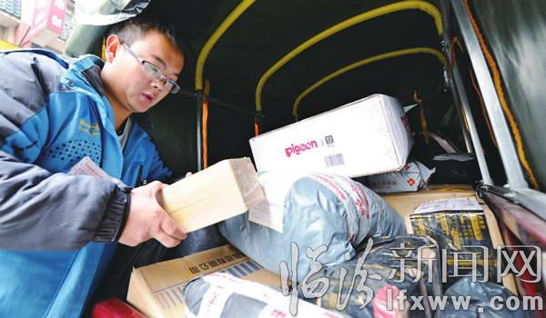 电商带动了物流的繁忙。