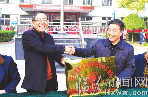 临汾晚报小记者团首个校园小记者站挂牌成立