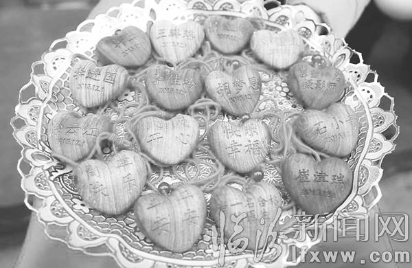 孩子们展示自己的心语和愿望