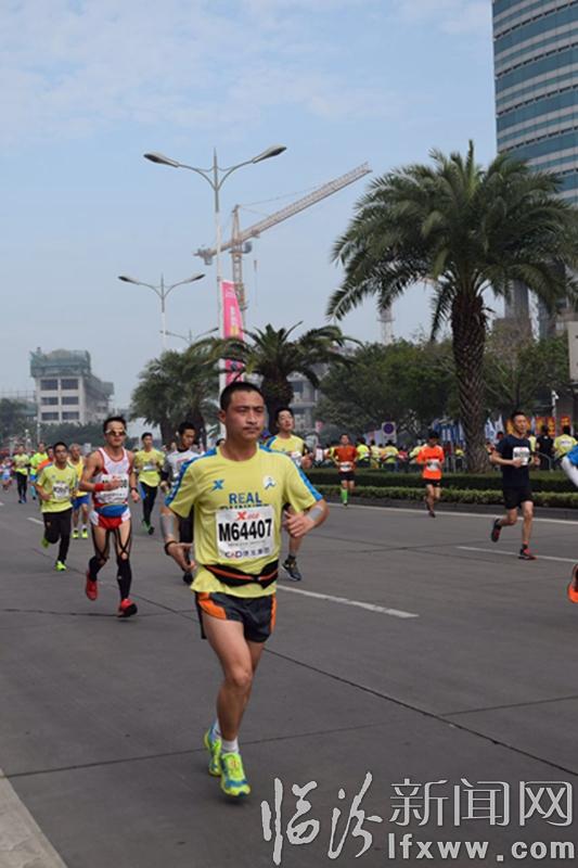 挑战自我 洪洞小伙跑完厦马全程