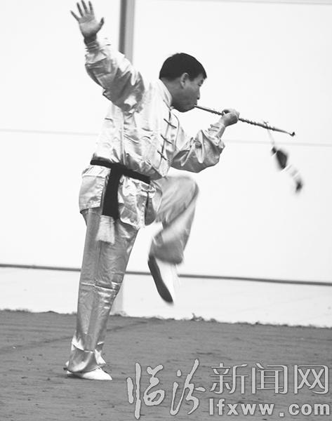 刘姥姥烟锅胜似拳